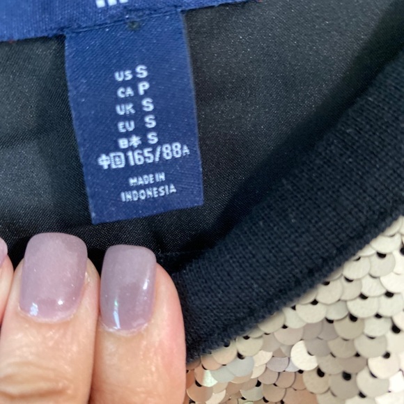 Size Small: GAP Gold Sequin Top - Picture 3 of 3